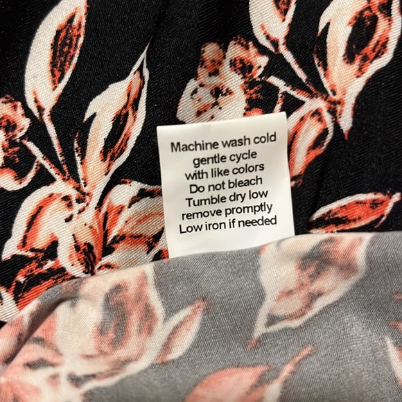 Elegant floral jumpsuit in black - Picture 5 of 6